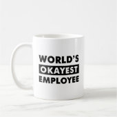 Black World's Okayest Medewerker Gepersonaliseerde Koffiemok (Links)