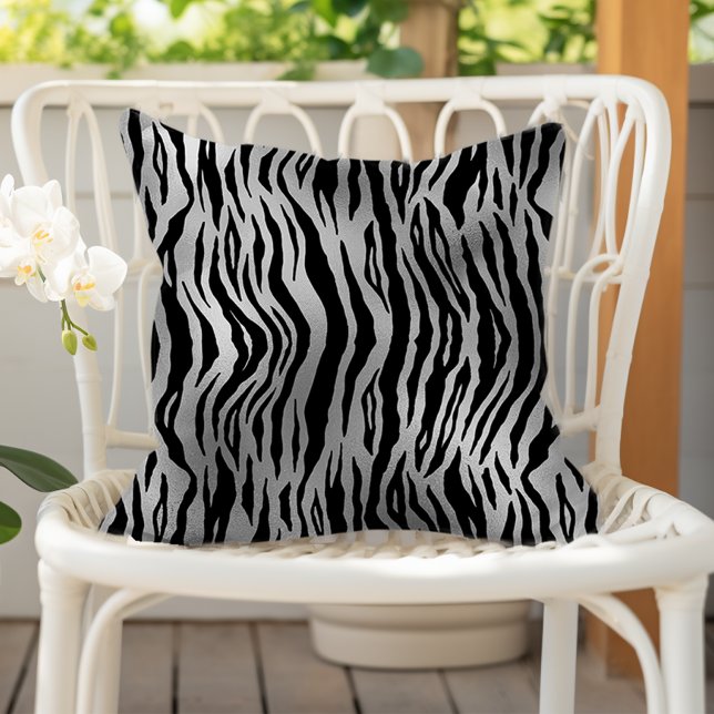Black Zebra Stripes Animal Print Silver Luxury Buitenkussen (Creator heeft geüpload)
