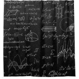 Blackboard met wetenschappelijke formules en douchegordijn