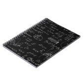 Blackboard met wetenschappelijke formules en notitieboek (Linkerzijde)