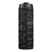 Blackboard met wetenschappelijke formules en  thermosbeker (Voorkant)