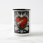 "Blackened Bonds: Gun, Bracelet, Heart Inferno" Tweekleurige Koffiemok (Center)
