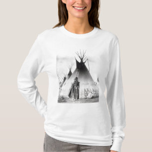 Blackfoot Brave, bij Calgary, Alberta, 1889 T-shirt