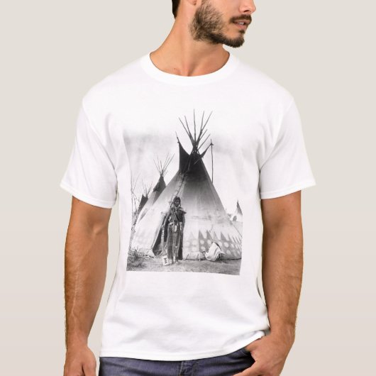 Blackfoot Brave, bij Calgary, Alberta, 1889 T-shirt (Voorkant)