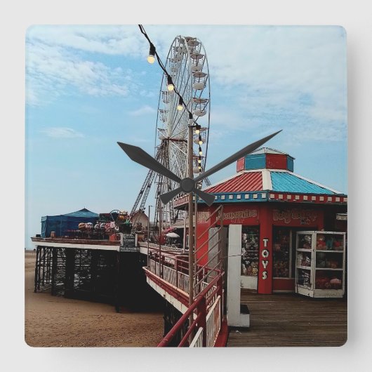 Blackpool Pier Vierkante Klok (Voorkant)