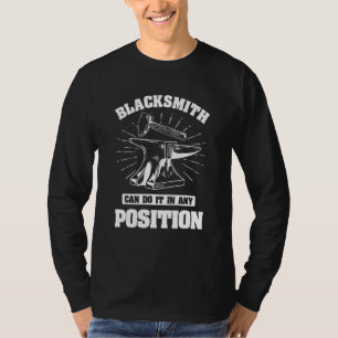 Blacksmith kan het in elke positie doen voor Black T-shirt