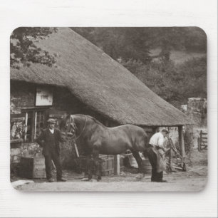 Blacksmith met een paard muismat