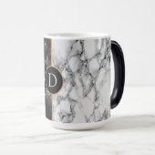 BlackWhite Marble Mok Gift met Custom Your Letter (Voorkant rechts)