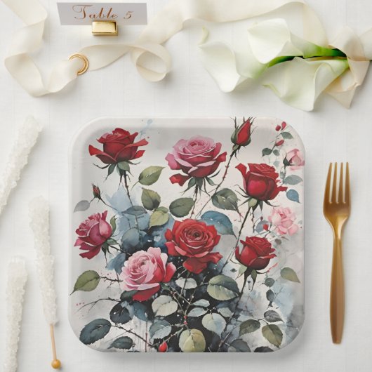Bladerachtige lange stengel rode en roze rozen papieren bordje (Huwelijk)