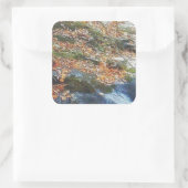 bladeren, gras en beek vierkante sticker (Tas)