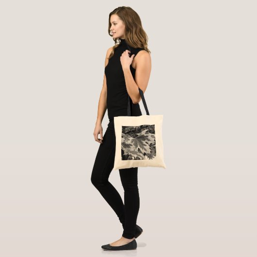 Bladeren in zwart-wit tote bag (Voorkant (model))