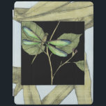 Bladeren met Dragonfly-ingang door Jennifer Goldbe iPad Cover<br><div class="desc">Deze tekening van bladeren door Jennifer Goldberger bevat een inslag van een libellen op een zwarte achtergrond. De nachtelijke gevoelens van de inslag contrasteert goed met het overdag gevoel van de bladeren. Bestel vandaag nog!</div>