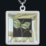 Bladeren met Dragonfly-ingang door Jennifer Goldbe Zilver Vergulden Ketting<br><div class="desc">Deze tekening van bladeren door Jennifer Goldberger bevat een inslag van een libellen op een zwarte achtergrond. De nachtelijke gevoelens van de inslag contrasteert goed met het overdag gevoel van de bladeren. Bestel vandaag nog!</div>