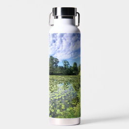 Bladeren op de rivier waterfles