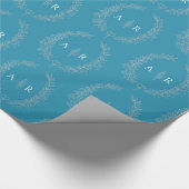 Bladeren ovaal monogram zilver op blauwgroen aqua cadeaupapier (Hoek)
