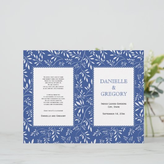 Bladeren patroon, indigoblauw gevouwen trouwprogra (Staand voorkant)