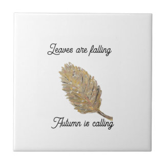 Bladeren vallen op witte keramische Tegel Tegeltje