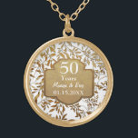 Bladeren van Gold 50th Wedding Jubileum Goud Vergulden Ketting<br><div class="desc">Het liefste 50e Golden Wedding Jubileum-ontwerp op pastelmint aqua-achtergrond met een bekleding van elegante goudbladeren. Goud banner en aangepaste tekstgebieden die u kunt aanpassen. U kunt de achtergrond in wit of een andere kleur veranderen door de pas verbinding aan te klikken. Dit ontwerp is beschikbaar voor andere objecten in mijn...</div>