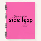 Bladzijde, warm roze en zwart notitieboek (Voorkant)