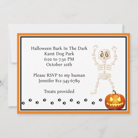 Blaf in het donkere Halloween feest voor HONDEN Feestdagenkaart (Achterkant)