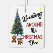 Blaffen rond de kerstboom: teckel keramisch ornament (Links)