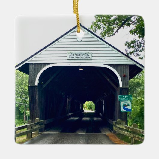 Blair Overdekte Brug Keramisch Ornament (Voorkant)