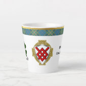 Blake Irish Shield & Tartan gepersonaliseerd Latte Mok (Voorkant)