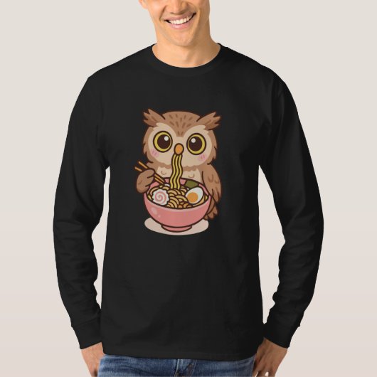 Blakiston's Fish Owl Eating Ramen Noodles Kawaii C T-shirt (Voorkant)