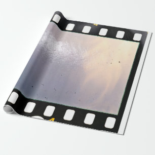 Blanco 35 mm lijst of strip op witte achtergrond cadeaupapier