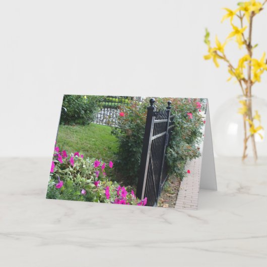 Blanco Kaart met een tuin en poort. (Gele Bloem)