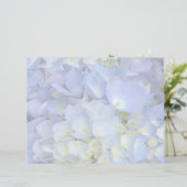 Blanco papier voor lichte blauwe hydrangea-bruilof (Staand voorkant)