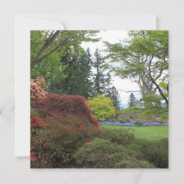 Blanco uitnodiging met prachtige tuinfoto