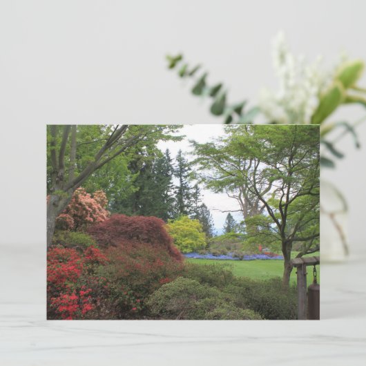 Blanco uitnodiging met prachtige tuinfoto (Staand voorkant)