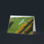 Blanco Wenskaart met "Solo Flight"-ontwerp...
 . Kaart<br><div class="desc">Dit lege wenskaart met het zweefvliegtuig stijgt hoog boven een herfstlandschap,  is een groot stuk papier voor noten en brieven... </div>