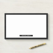 Blanco zwart en wit met aangepaste naam post-it® notes (Op bureau)