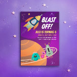 Blast Off Outer Space Kids Verjaardagsfeest uitnod Kaart<br><div class="desc">Maak je klaar om op te blazen met deze jongens of meisjes uitnodigingen voor verjaardagsfeestjes die uit deze wereld zijn! Levendige kleuren,  planeten,  ruimteschip en vriendelijke buitenaardse wezens allemaal op één verjaardagsfeestuitnodigingen hebben je gasten en kleintjes over de maan. Wit met ruimteschip illustratie op de rug.</div>