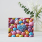 Blaues Herz mit bunter Schokolade Valentinstag Briefkaart (Staand voorkant)