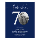 Blauw 70e verjaardag welkomstbord | Kijk eens wie  Perfect Poster (Voorkant)