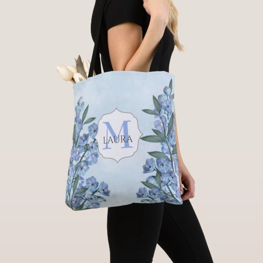 Blauw Aangepast Monogram Bloemen Botanische Elegan Tote Bag (Dichtbij)