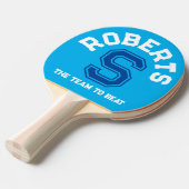 Blauw aangepaste monogram initiaal en team tafeltennisbatje (Voorkant Gekanteld)