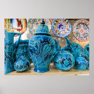 Blauw aardewerk op de markt poster
