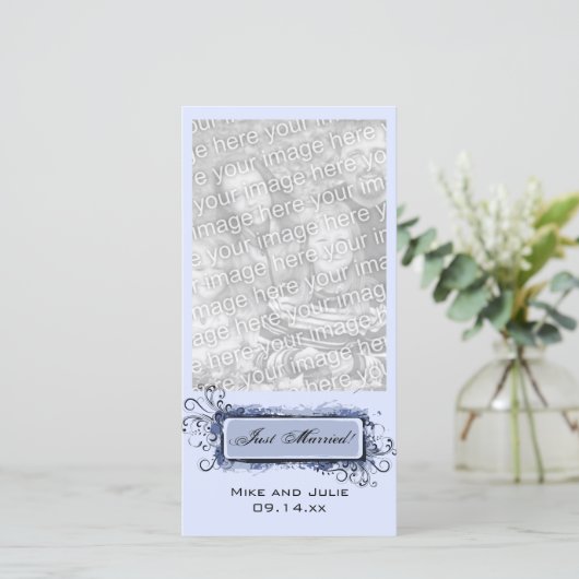 Blauw Abstract Bloem Just Married Aankondiging (Staand voorkant)
