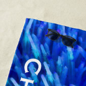 Blauw Abstract keukenhanddoek met witte naam Strandlaken (In situ)