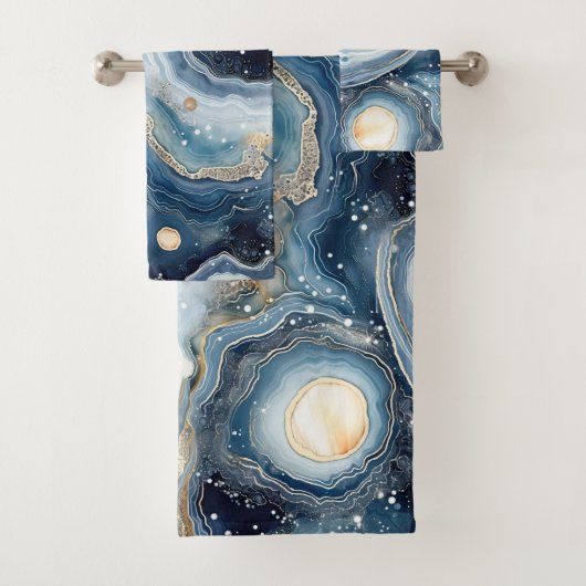 Blauw Beige Geode Abstract met Gouden Wervelingen Bad Handdoek (Insitu)