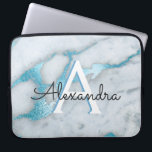 Blauw Blauwgroen en Wit Marmer Monogrammed Laptop Sleeve<br><div class="desc">Blauw Blauwgroen en Wit Marmer Modern en Elegant Monogram Laptop Hoesje. Dit hoesje kan worden aangepast om uw initiaal en voornaam op te nemen. Als u overeenkomende items wilt,  neem dan contact op met de ontwerper.</div>