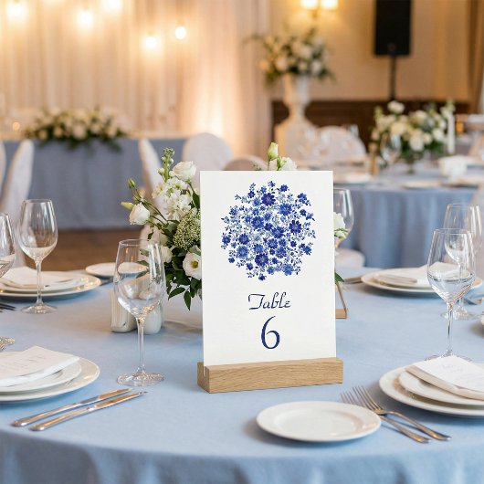 Blauw bloemboeket bruiloft tafelnummer