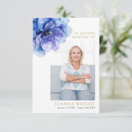 Blauw Bloemen Memorial begrafenis gebed foto kaart (Staand voorkant)