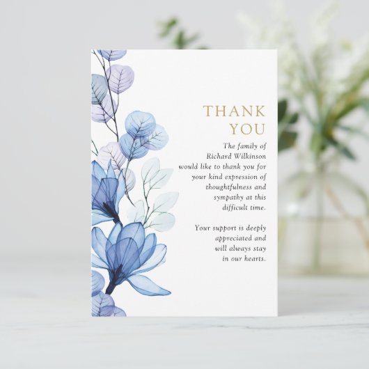 Blauw Bloemen Memorial Viering van het Leven Foto Bedankkaart (Staand voorkant)