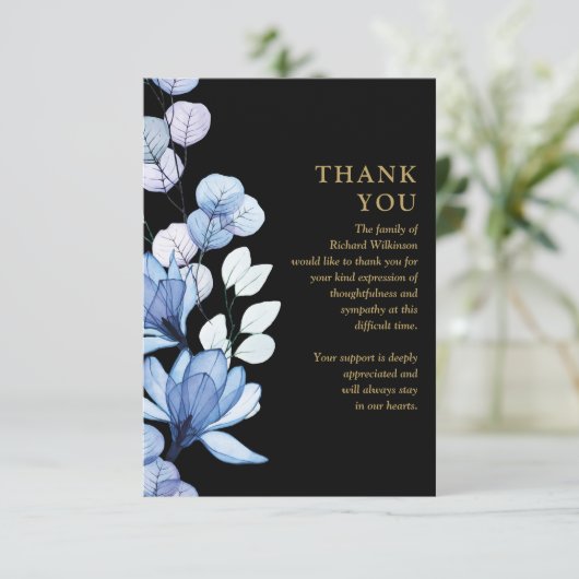 Blauw Bloemen Memorial Viering van het Leven Foto Bedankkaart (Staand voorkant)