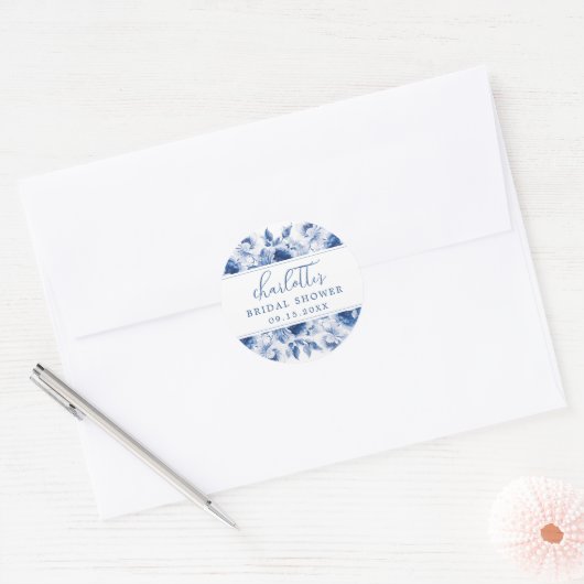 Blauw bloemend bruidsdouche ronde sticker (Envelop)